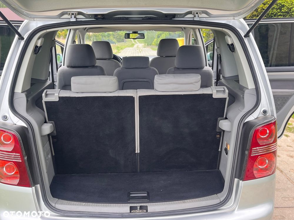 Volkswagen Touran 1.9 TDI DSG Trendline - 22