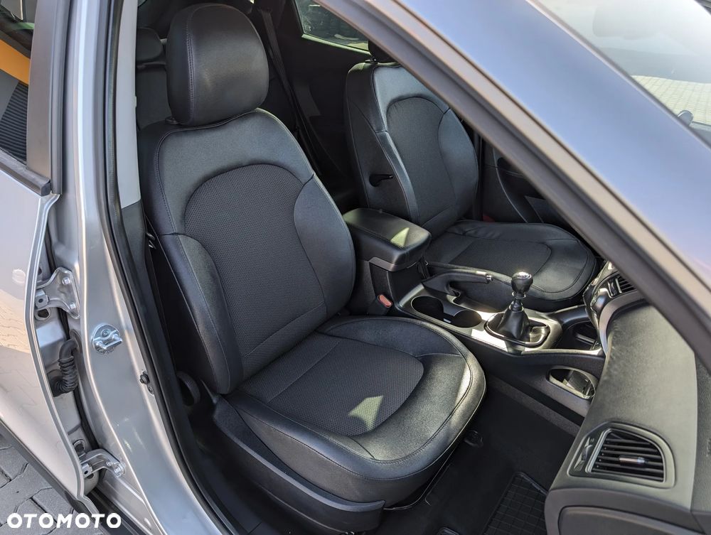 Hyundai ix35 1.7 CRDi 2WD blue Style - 35