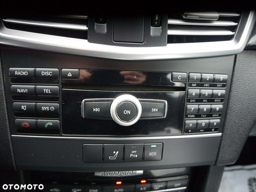 Mercedes-Benz Klasa E 220 BlueTEC 4Matic 7G-TRONIC Avantgarde - 22