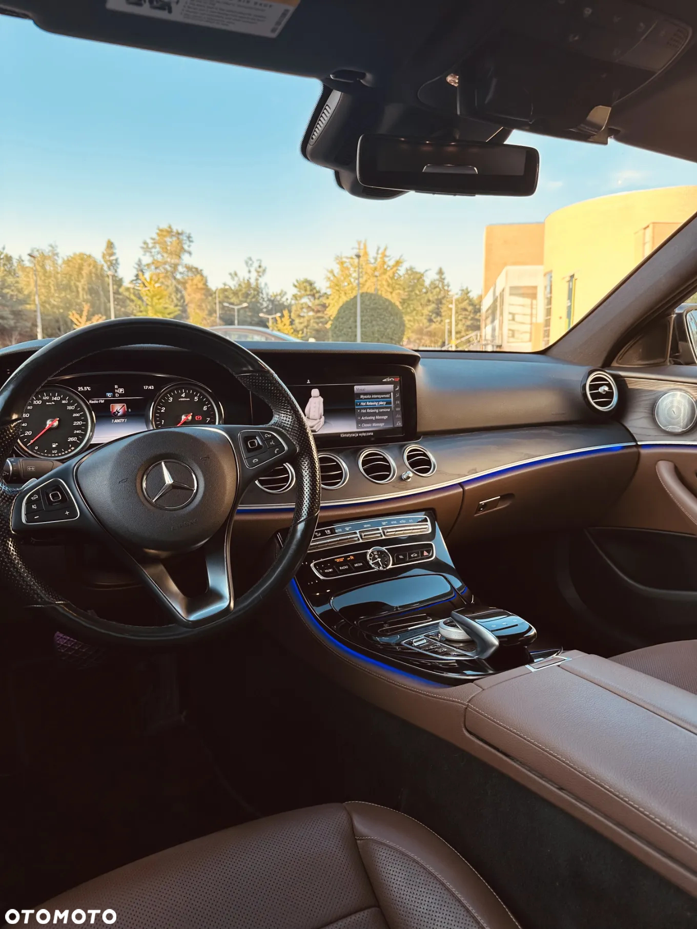 Mercedes-Benz Klasa E 300 9G-TRONIC - 32