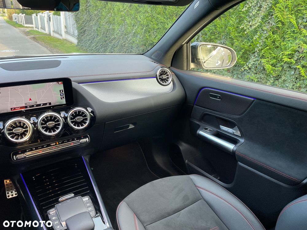 Mercedes-Benz EQA 350 66.5kWh 4-Matic AMG Line - 17