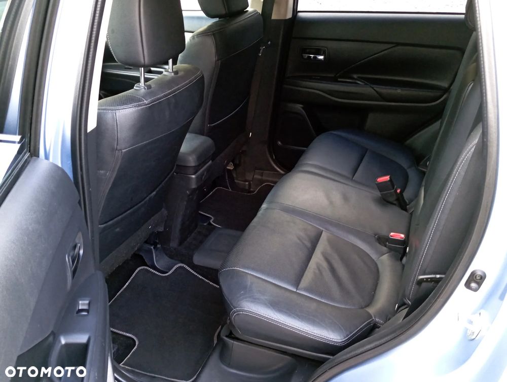Mitsubishi Outlander 2.0 4WD Plus - 17