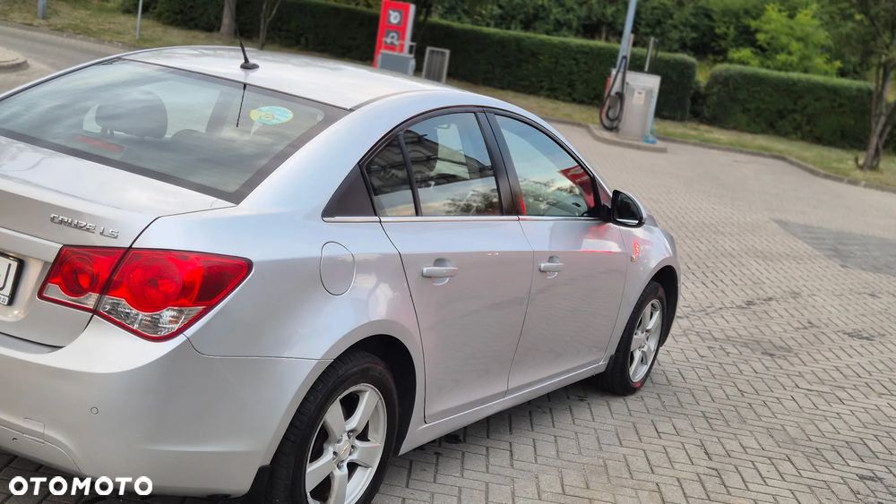 Chevrolet Cruze 1.6 LS+ - 7