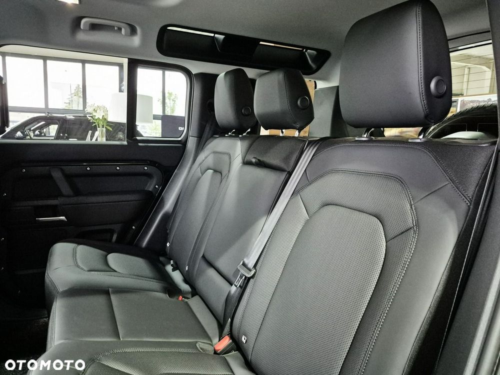 Land Rover Defender - 18