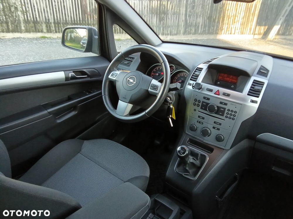 Opel Zafira 1.8 Cosmo - 21