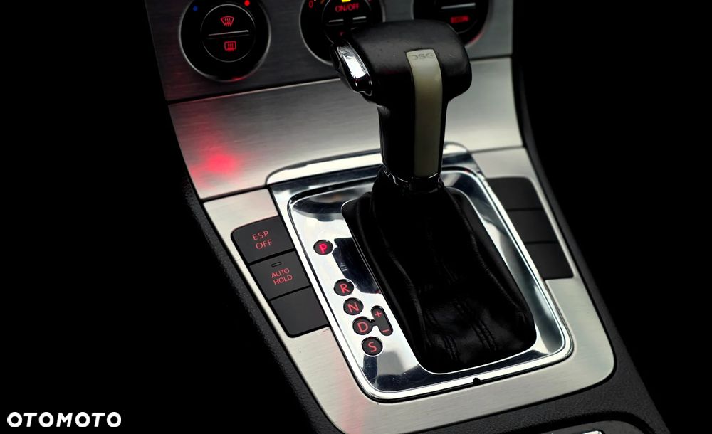 Volkswagen Passat Variant 2.0 TDI Highline DSG - 18