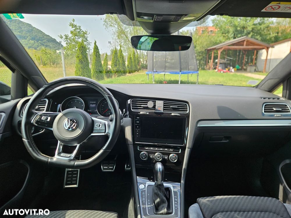 Volkswagen Golf - 6