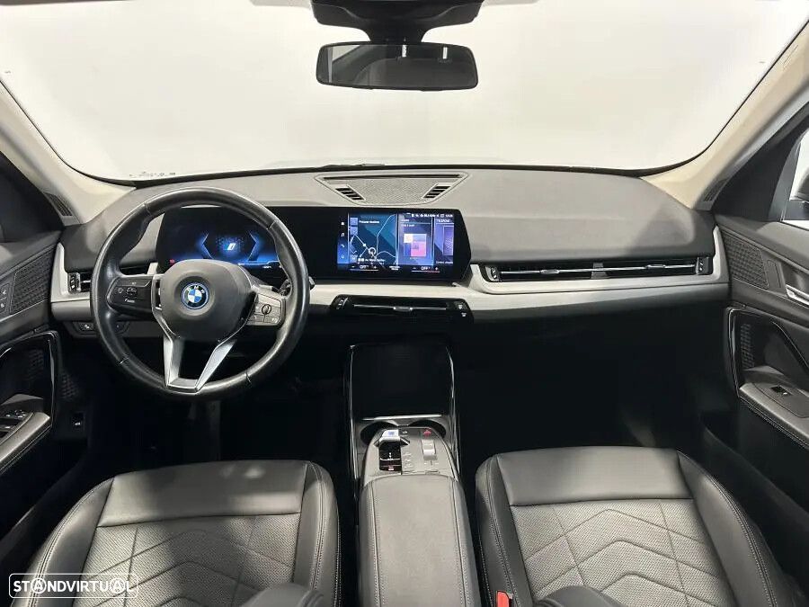 BMW iX1 - 15