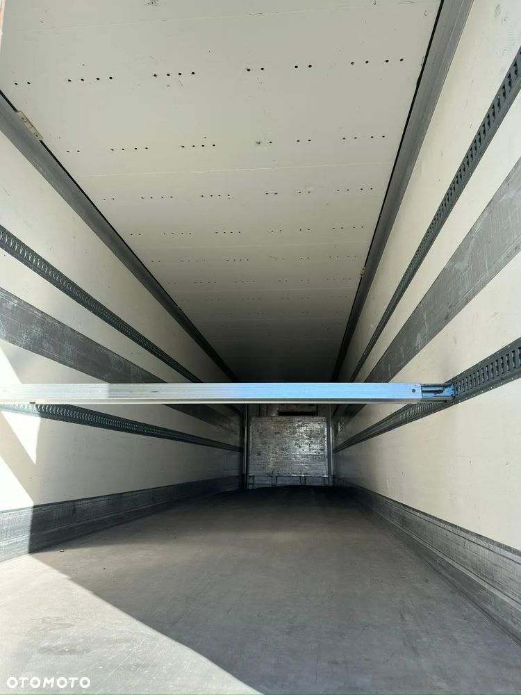 Schmitz Cargobull SKO24 - 4