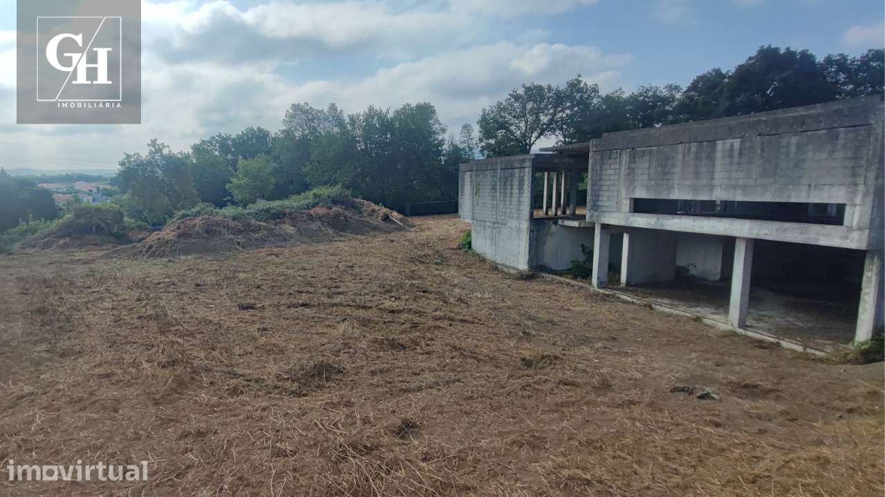 Terreno com moradia em construção - Aceita permuta - Grande imagem: 5/9