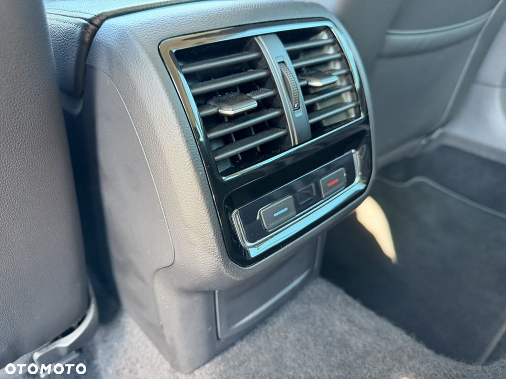 Volkswagen Passat - 25