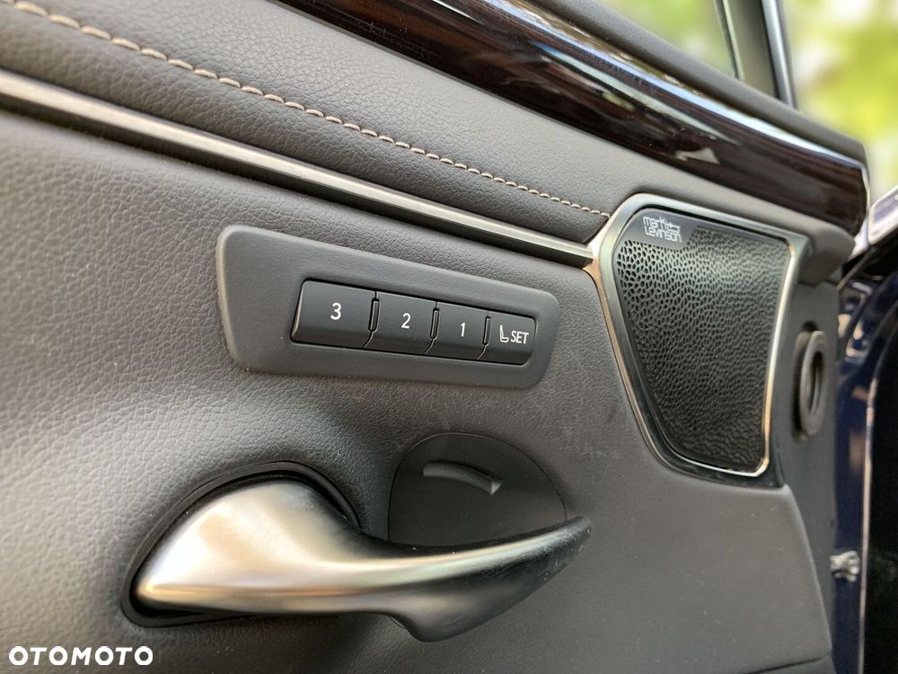 Lexus ES 300h Omotenashi - 23