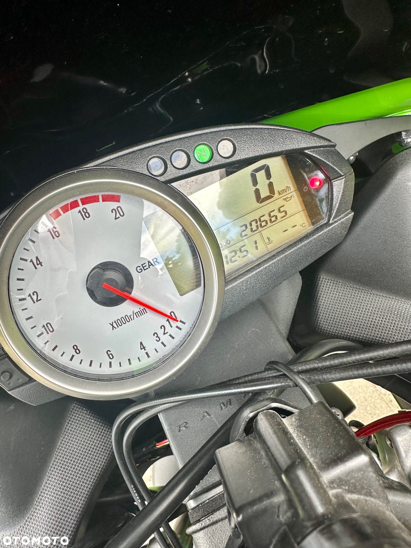 Kawasaki ZXR - 21