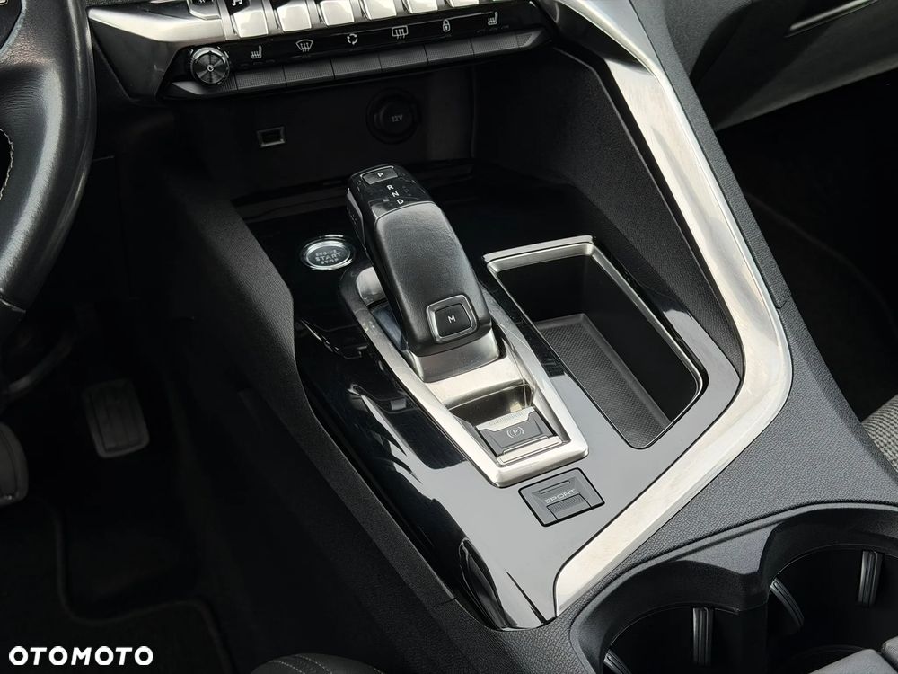 Peugeot 3008 1.6 PureTech GPF Allure S&S EAT8 - 21