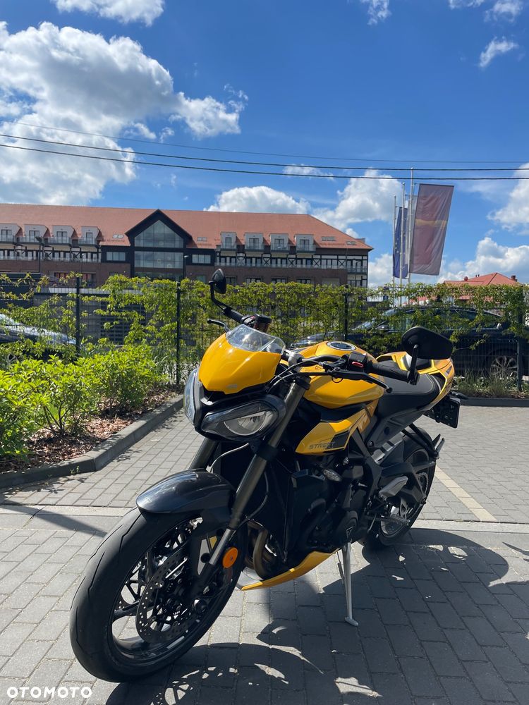 Triumph Street Triple - 1