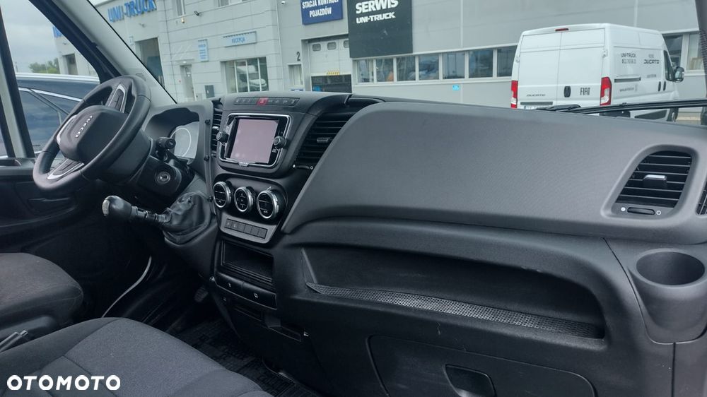 Iveco DAILY furgon 18m3 35S18 manual ASO serwisowany - 15