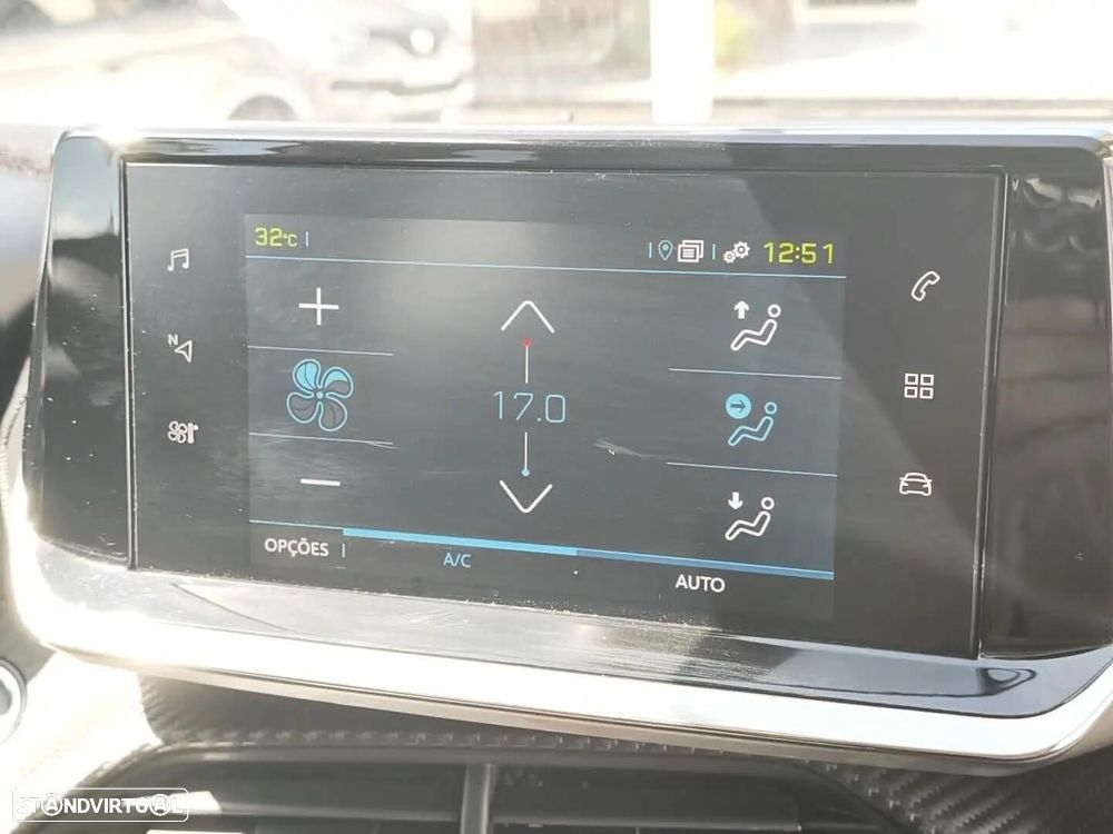 Peugeot e-2008 50 kWh SE Style - 17