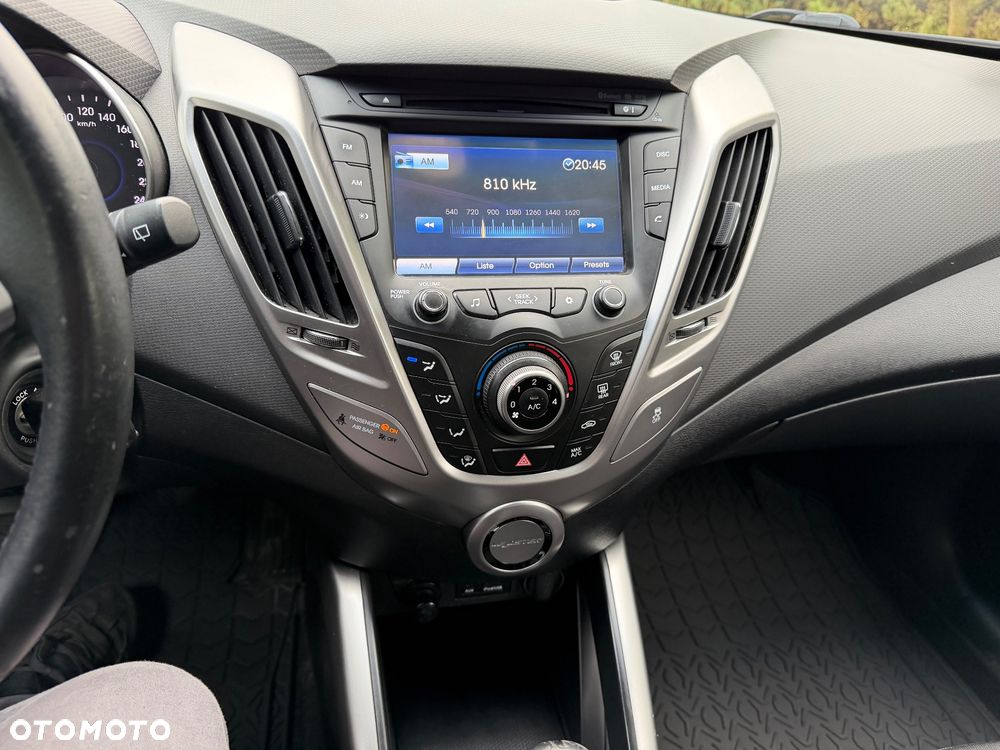 Hyundai Veloster - 8