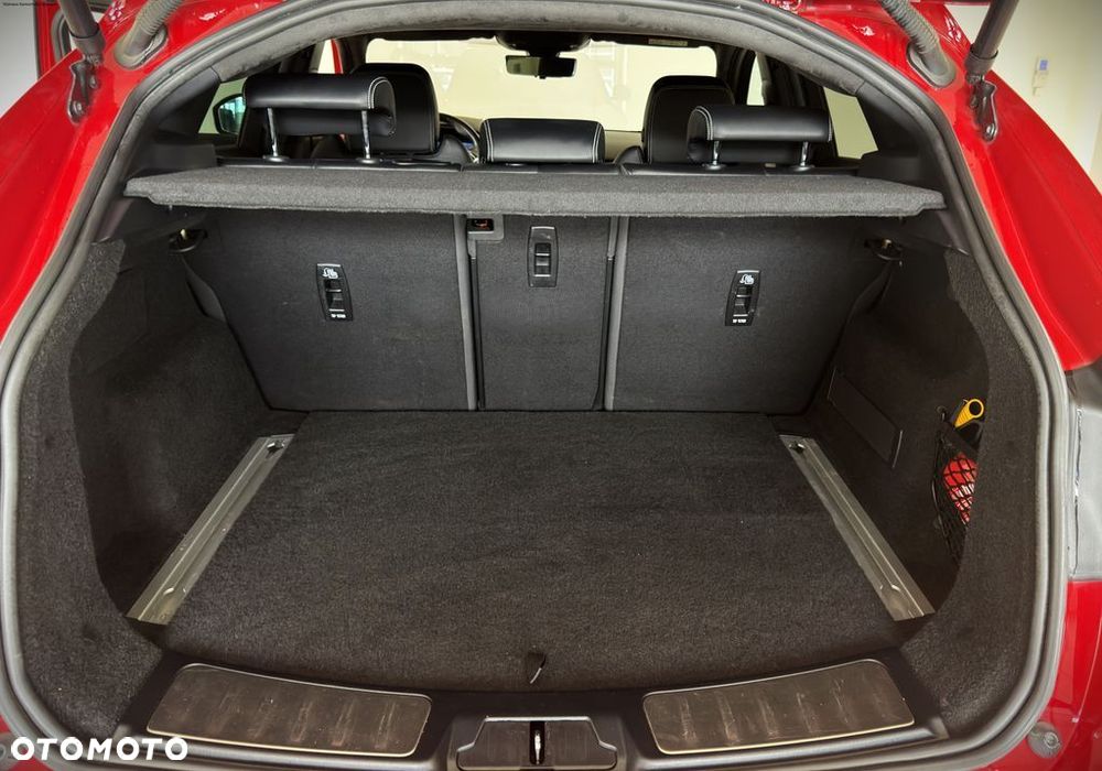 Jaguar E-Pace - 25