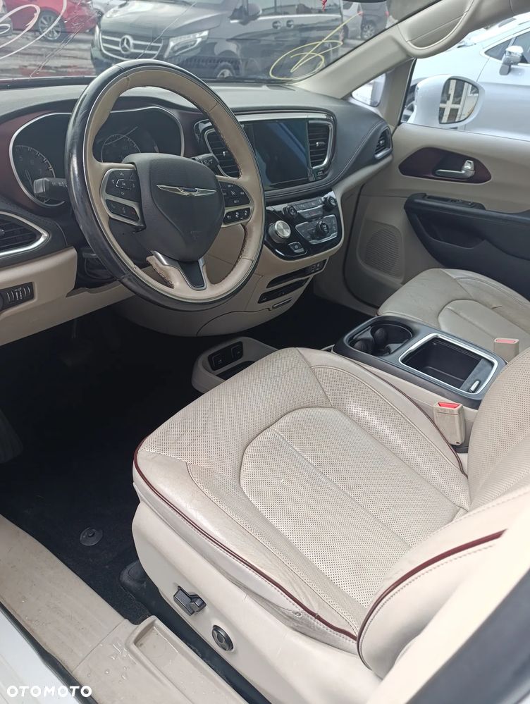 Chrysler Pacifica - 27