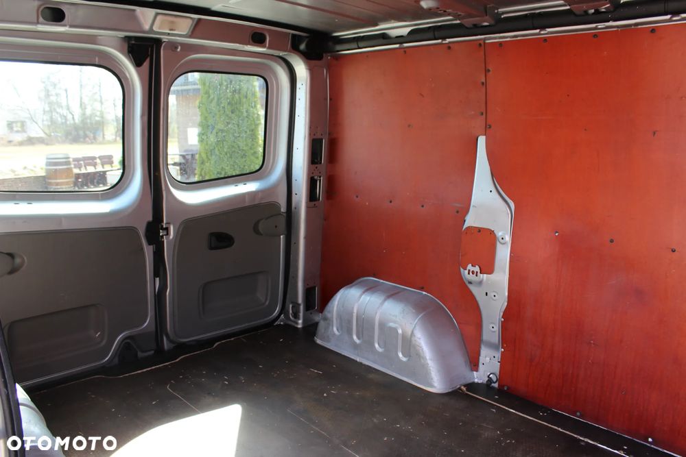 Opel Vivaro - 11