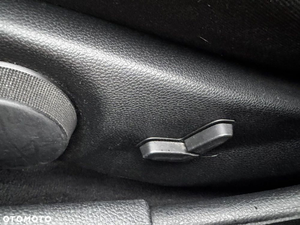 Mercedes-Benz Klasa C 200 (BlueEFFICIENCY) 7G-TRONIC Elegance - 19