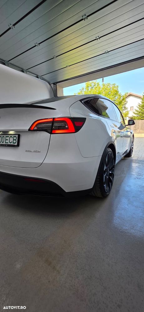 TESLA Model Y 2023 — imagine 17