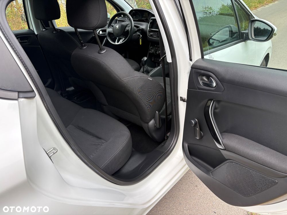 Peugeot 208 - 16