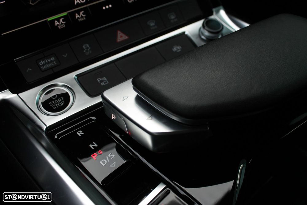 Audi e-tron 55 quattro S line - 36
