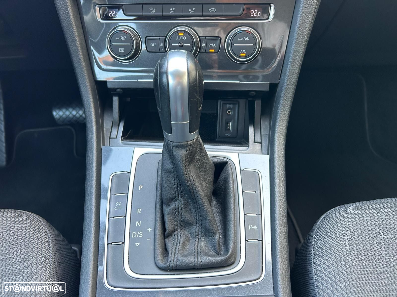 VW Golf Variant 1.6 TDi Confortline DSG - 24