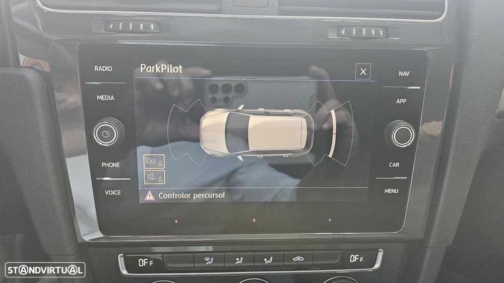 VW Golf 1.6 TDI Confortline - 24