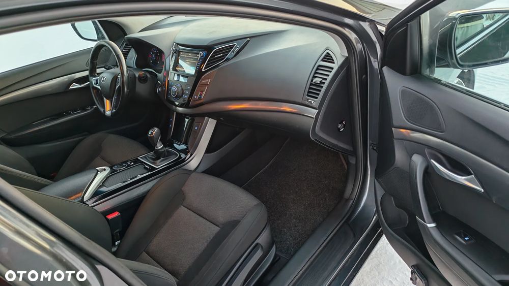 Hyundai i40 Kombi blue 1.6 Family+ - 24