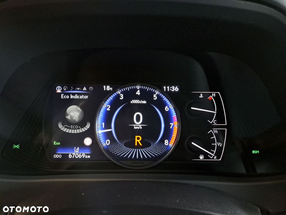 Lexus UX - 31