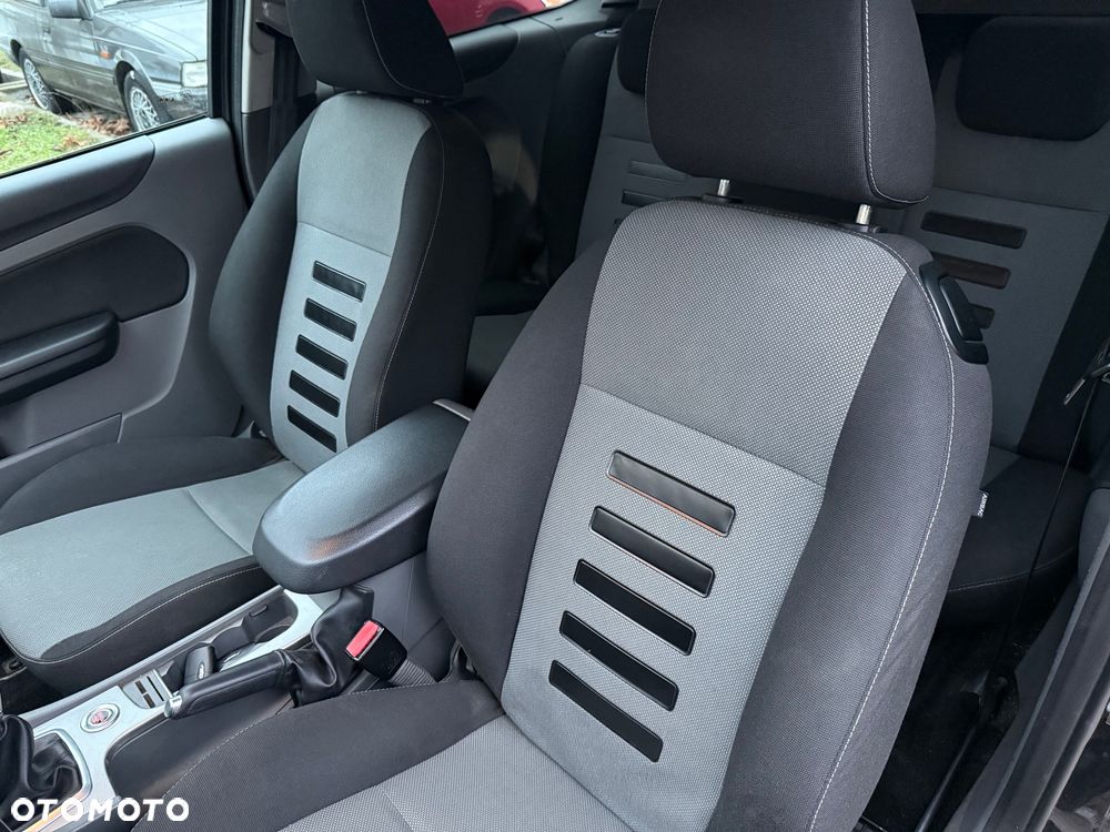 Ford Focus 1.6 16V Sport - 17