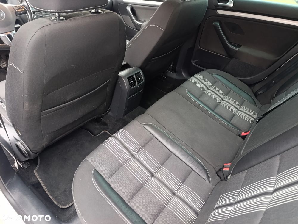 Volkswagen Golf 1.6 TDI DPF BlueMotion Technology MATCH - 11