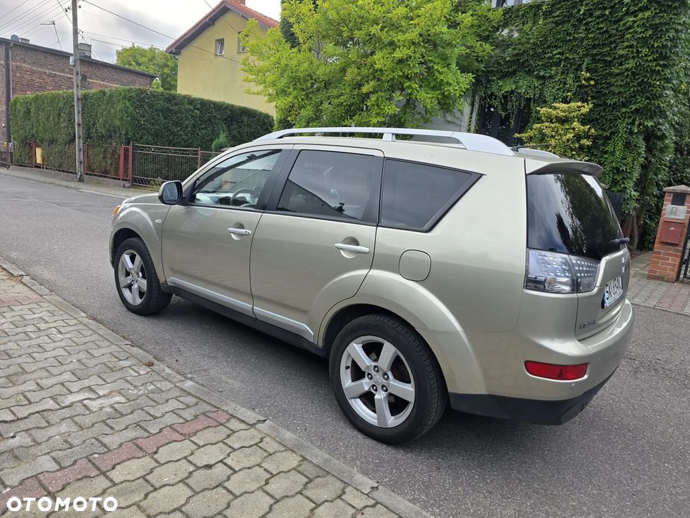 Mitsubishi Outlander 2.2 DID Intense + - 6