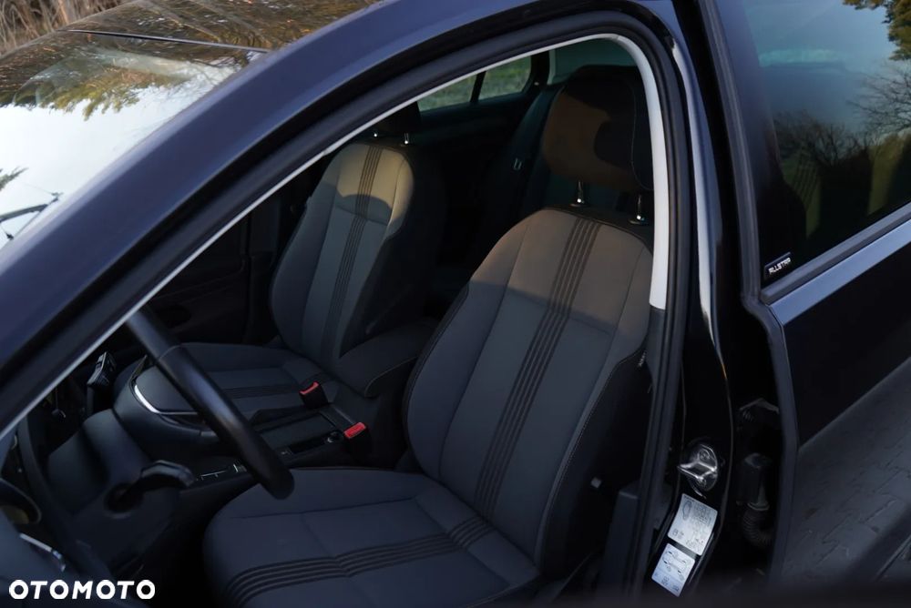 Volkswagen Golf 1.2 TSI BlueMotion Technology Allstar - 24