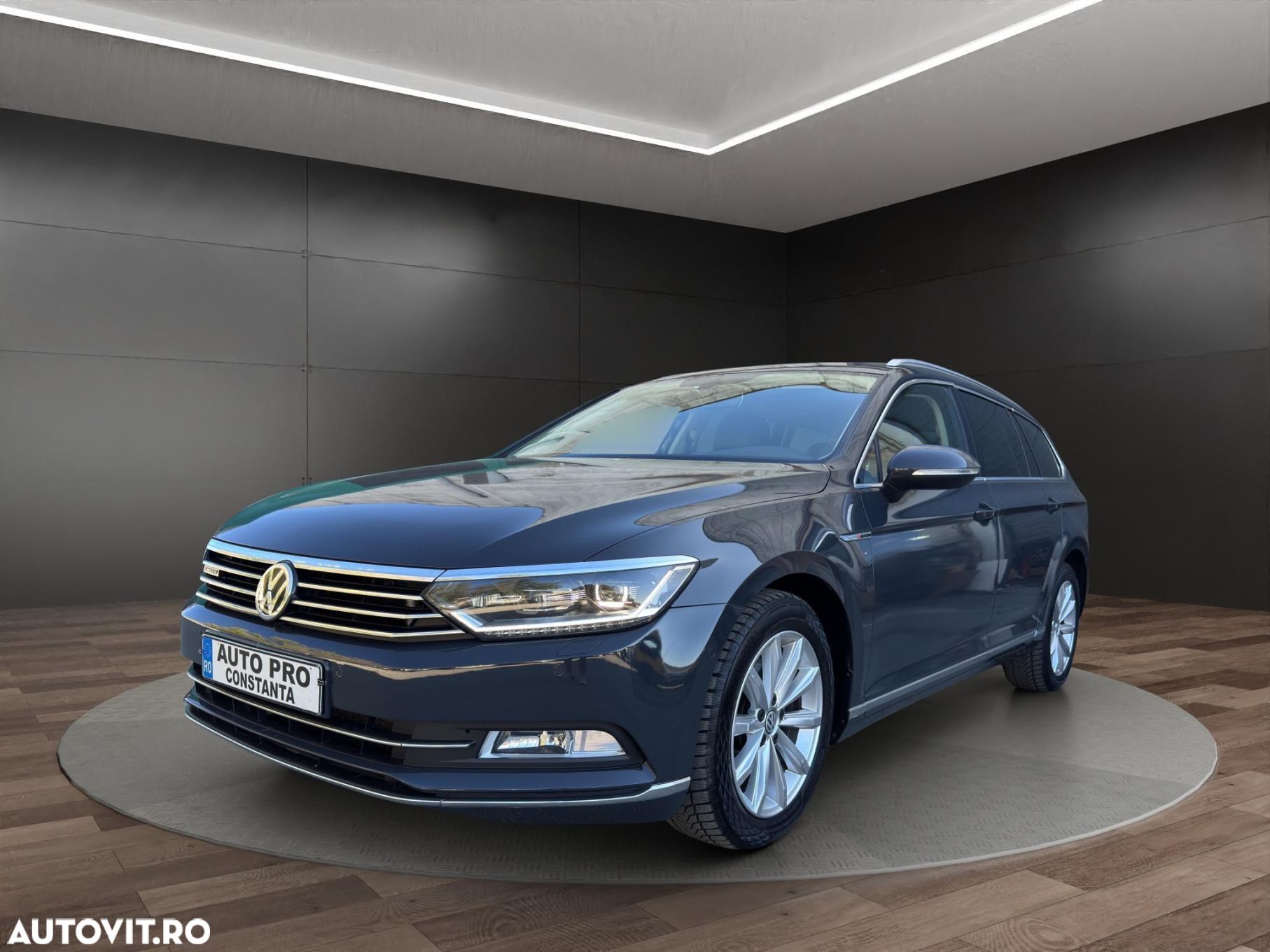 Volkswagen Passat - 1