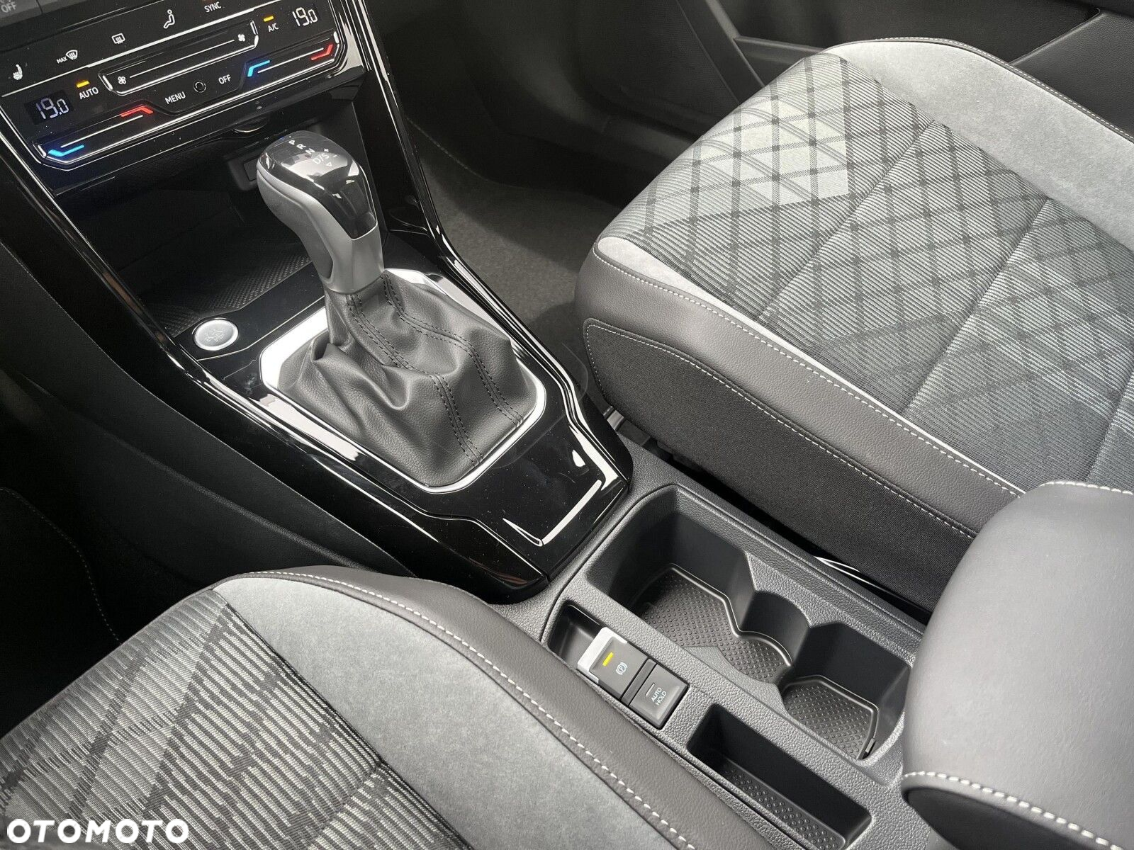 Volkswagen T-Roc - 31