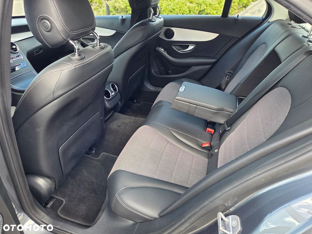 Mercedes-Benz Klasa C 180 9G-TRONIC Edition - 15