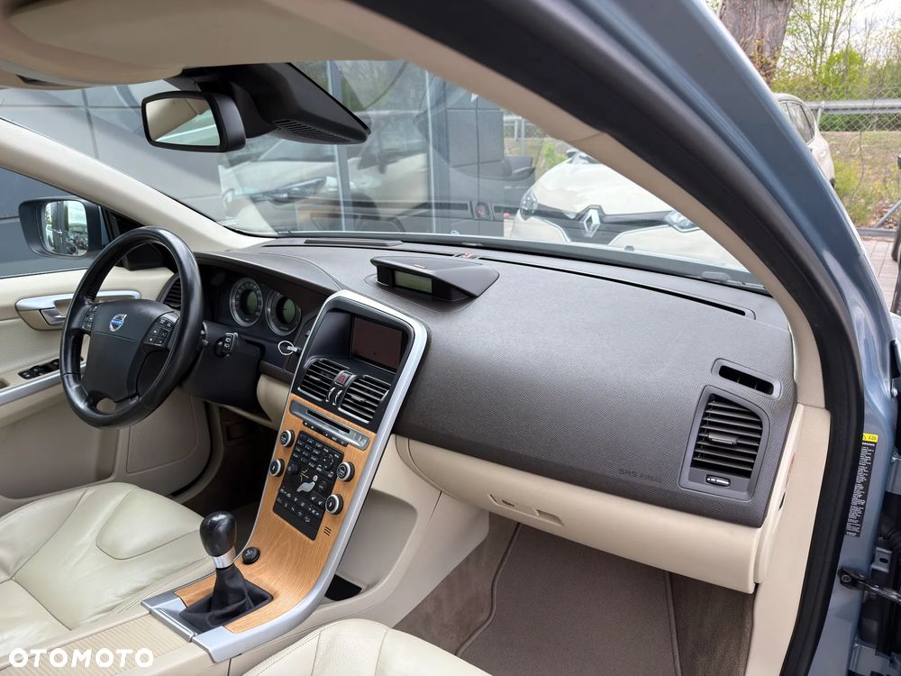 Volvo XC 60 D5 AWD Momentum - 9