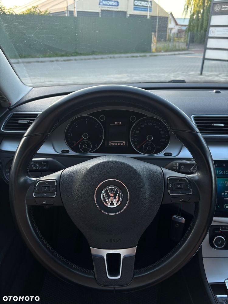 Volkswagen Passat - 13