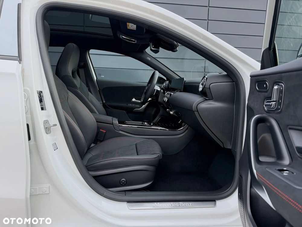 Mercedes-Benz Klasa A 220 4-Matic AMG Line 8G-DCT - 19