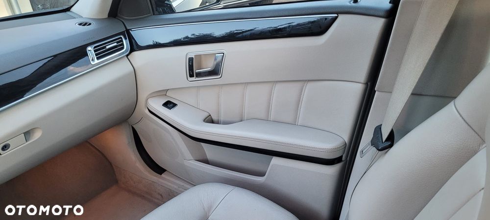 Mercedes-Benz Klasa E 220 BlueTEC 4-Matic Avantgarde - 14