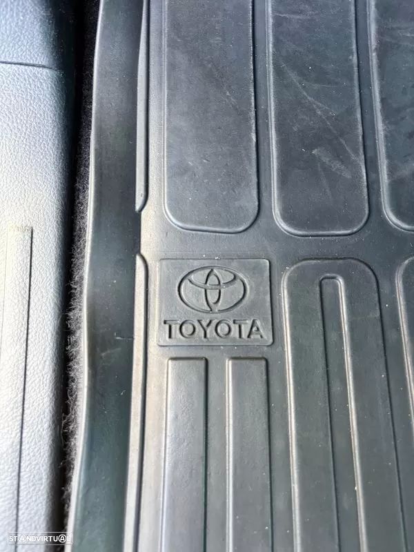 Toyota Land Cruiser - 32