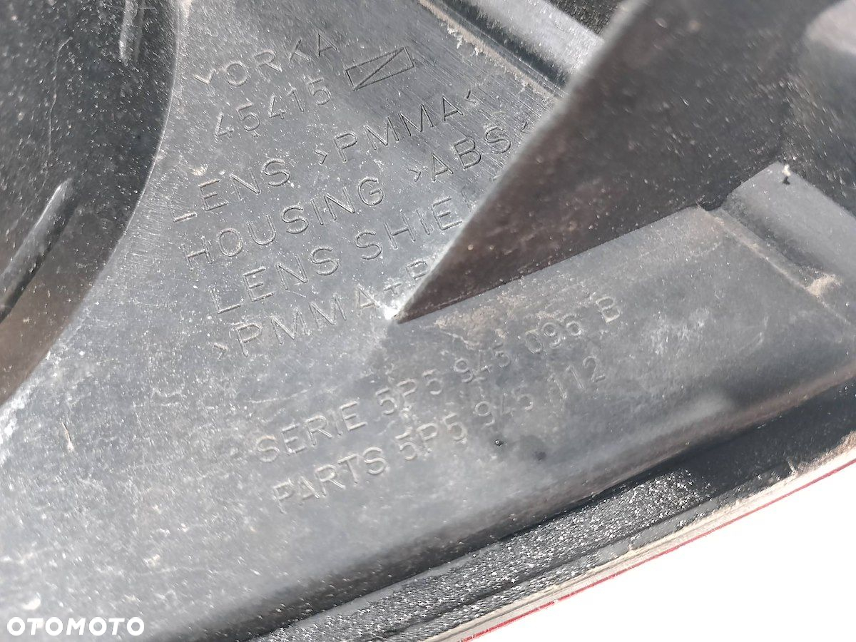 LAMPA TYLNA PRAWA SEAT TOLEDO III 5P5945096B  5P5945112 - 8