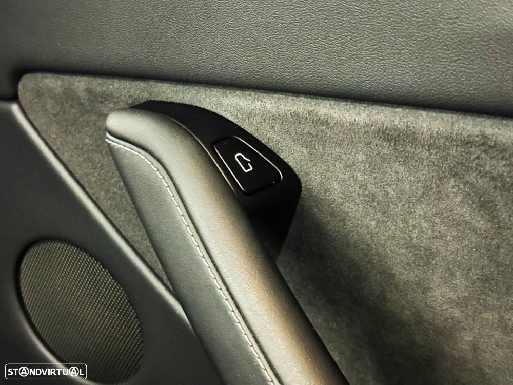 Tesla Model Y Performance Dual Motor AWD - 28