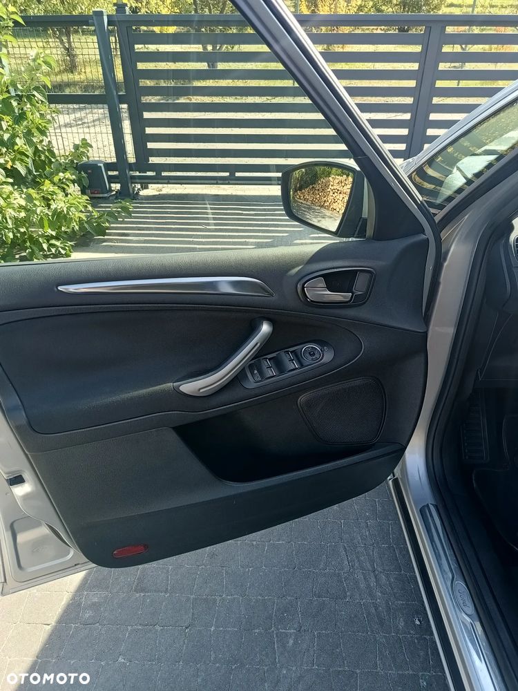 Ford S-Max - 11