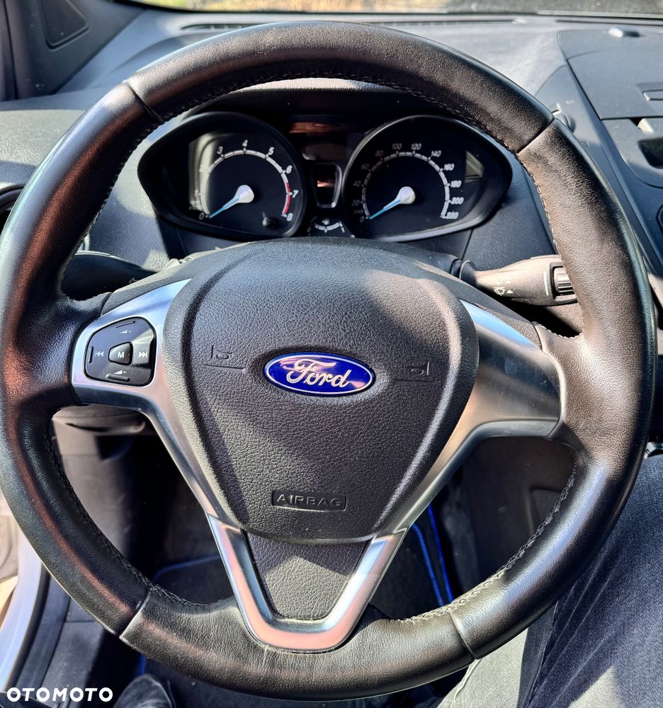 Ford Transit Courier - 10