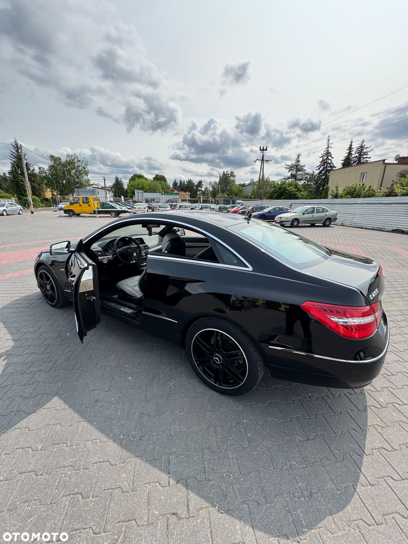Mercedes-Benz Klasa E 220 CDI DPF Coupe BlueEFFICIENCY Automatik Avantgarde - 9